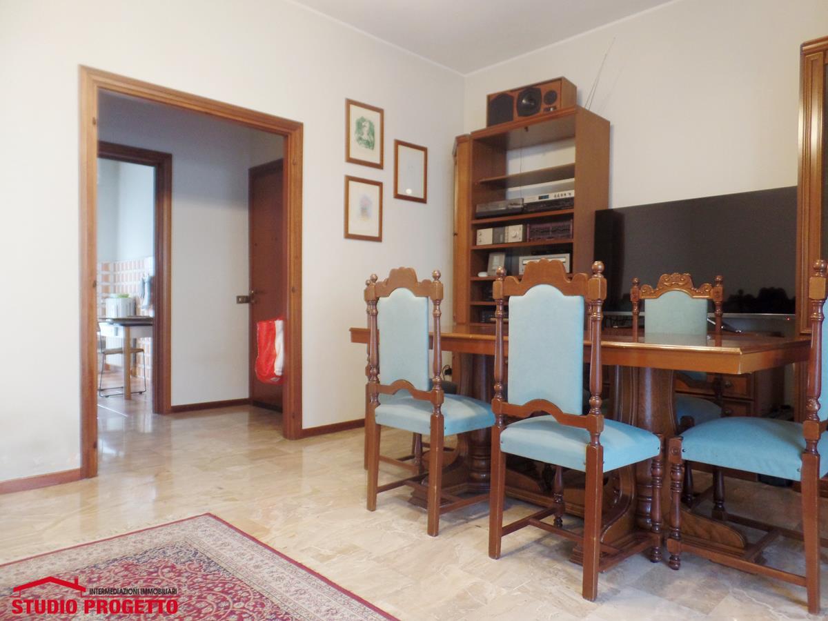 Appartamento trilocale e servizi con cantina e ampio box in vendita a Seregno (MB) 4